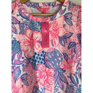 New Lilly Pulitzer Jansen Sweatshirt Top Medium Pink Isle Snappy Turtle Print